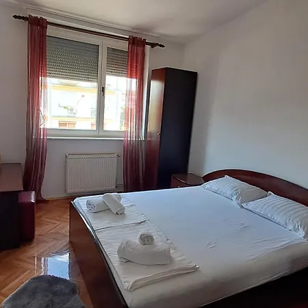 Central Lake Apartment * Kragujevac