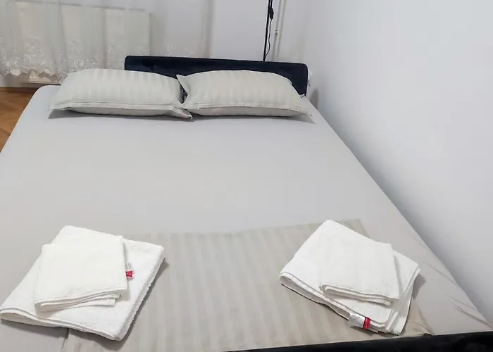 Central Lake Apartment * 克拉古耶瓦茨